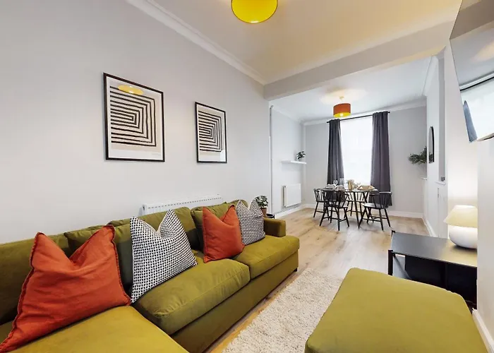 Beautiful 3 Bed In The Heart Of City With Free Parking