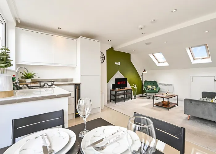 Family 1 Bed Apt Near Cardiff City Centre, Free Parking, Quiet, Secure Neighbourhood