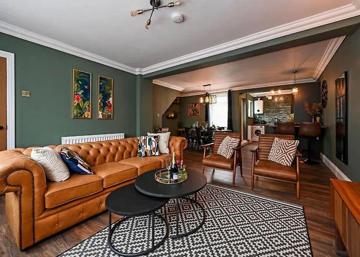 Urban Oasis, Stylish Townhouse In Central Cardiff