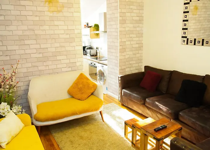 5 Bedroom House Near Cardiff City.