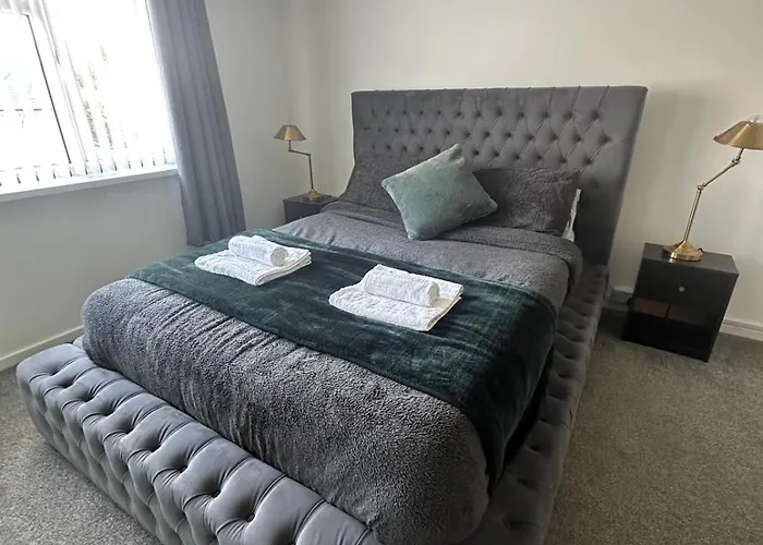 The Coral Suite - 2 Bedroom Apartment In Lakeside, Cardiff Minutes From Roath Park Lake