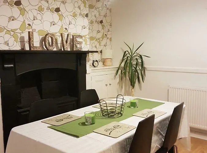 Tynant House- Modern 3 Bed House- City Centre And Free Parking