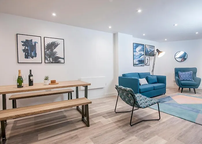 New Apartment In City Centre & Close To Stadiums