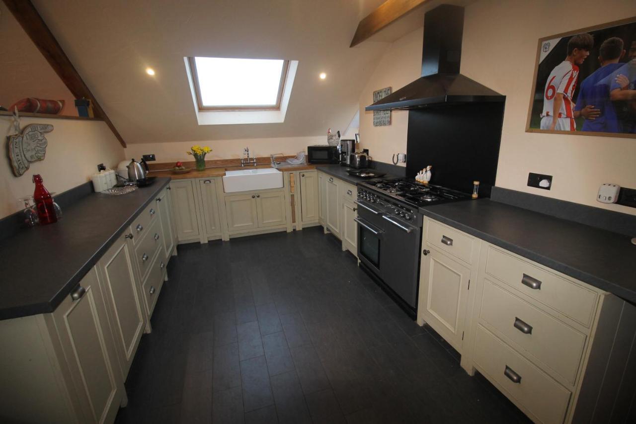 Violet 3 Bedroom By Holiday Homes Cardiff