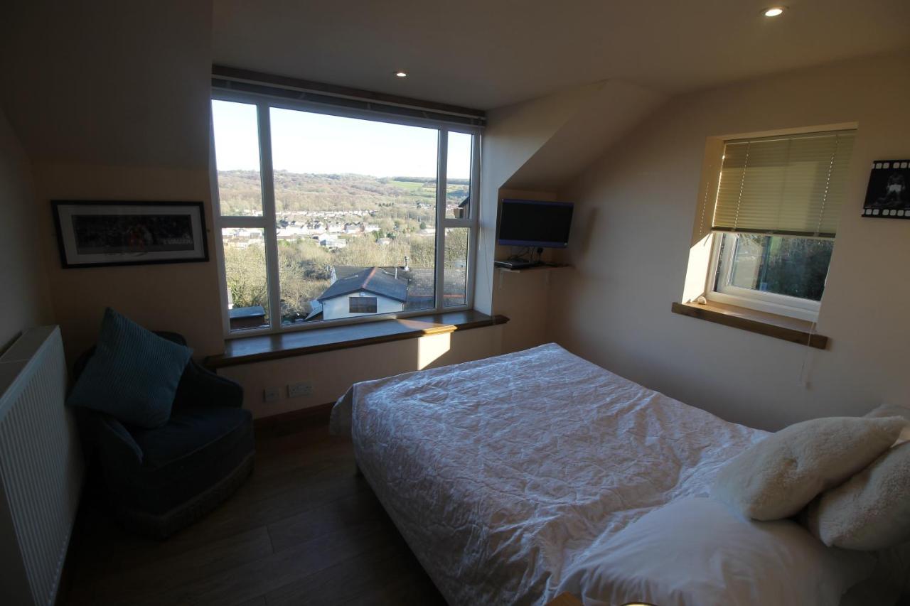 Violet 3 Bedroom By Holiday Homes * Cardiff