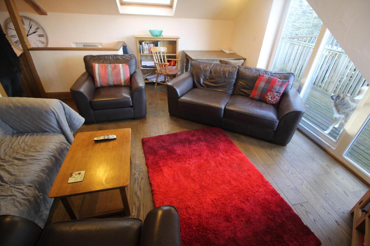 Violet 3 Bedroom By Holiday Homes Holiday home Cardiff