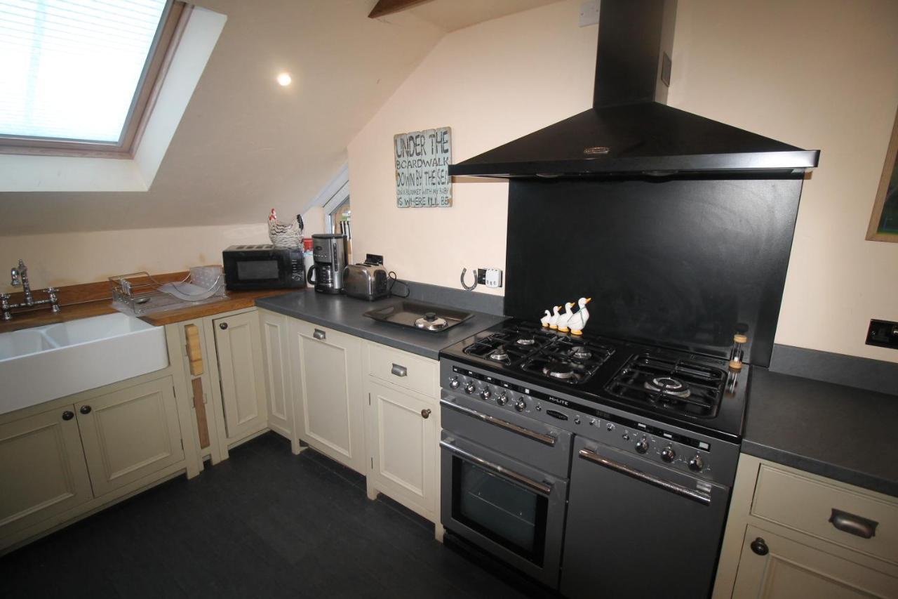 Violet 3 Bedroom By Holiday Homes Holiday home Cardiff