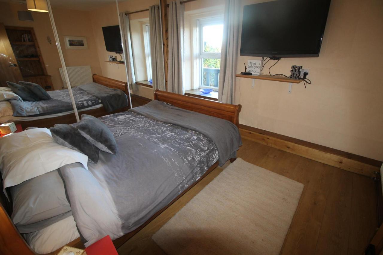 Violet 3 Bedroom By Holiday Homes Cardiff