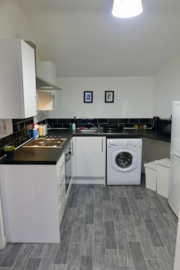 Bright And Modern 4 Person In Centre
