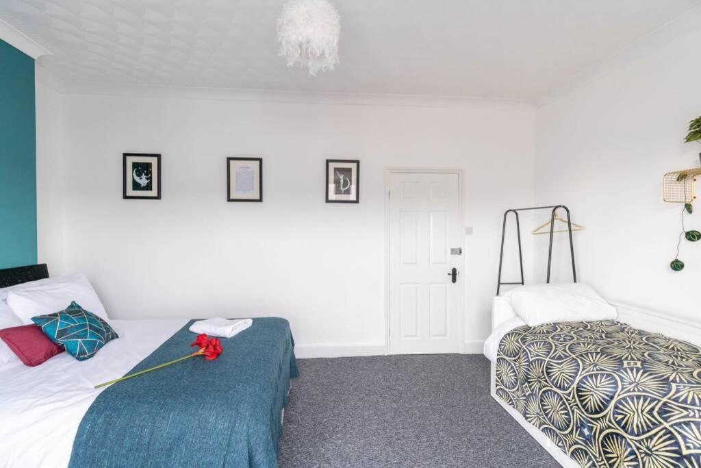 The Gatsby - Beautiful Spacious House Holiday home Cardiff