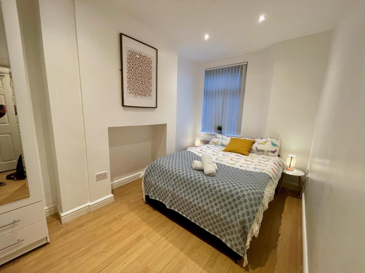Apartment Bute Park W/ Heating + Private Bathroom