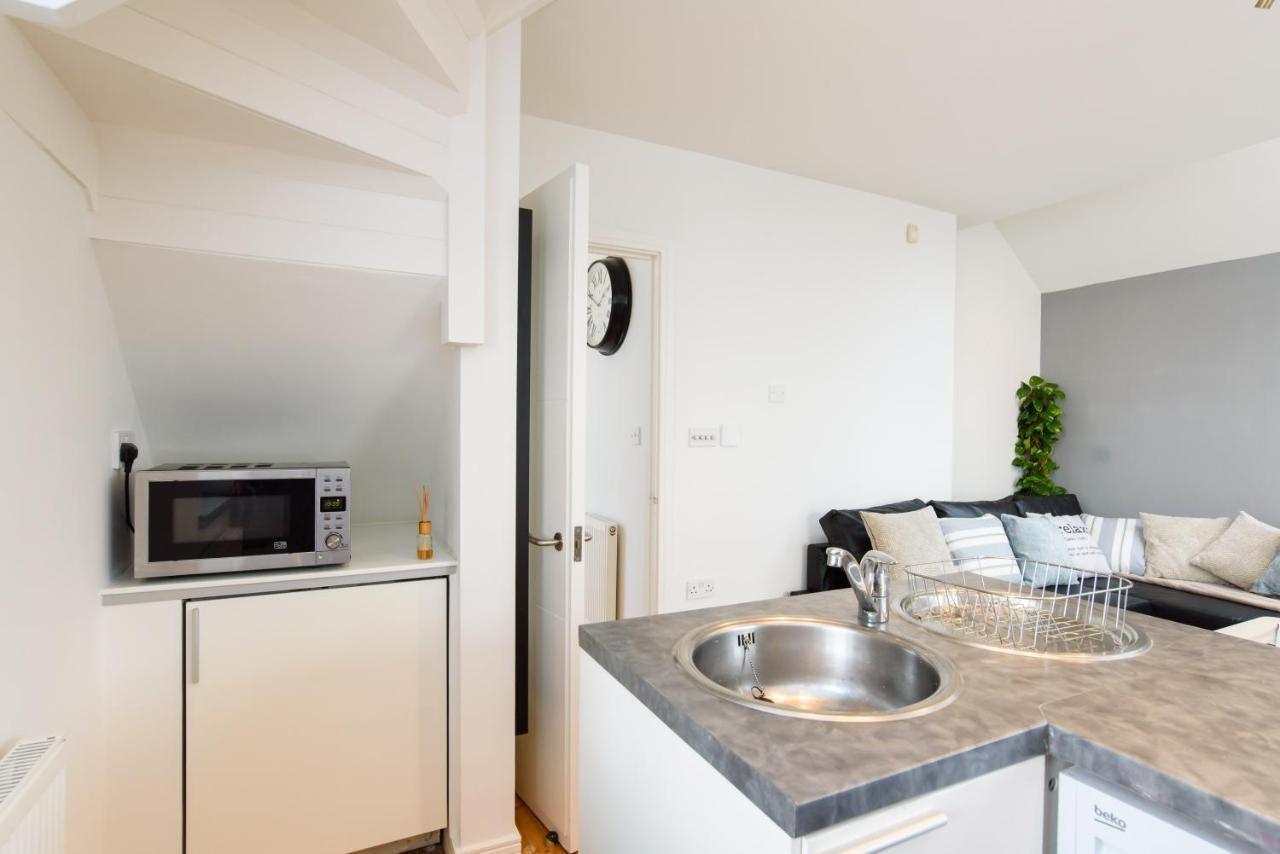Retreat, 2 Bed House With Cloudstream Hot Tub * Cardiff