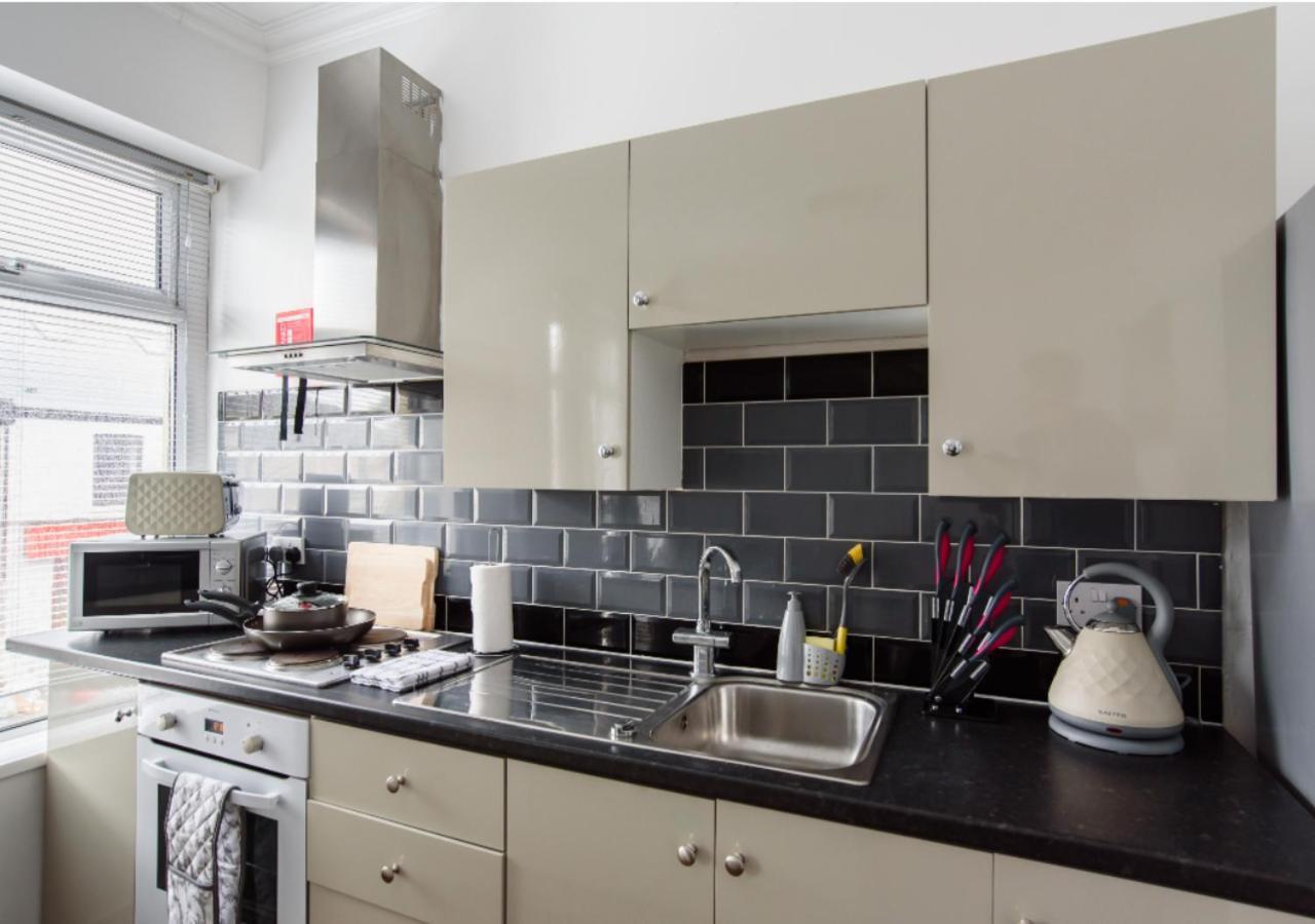 2 Bed Near Centre - By Sweet Stays Apartment