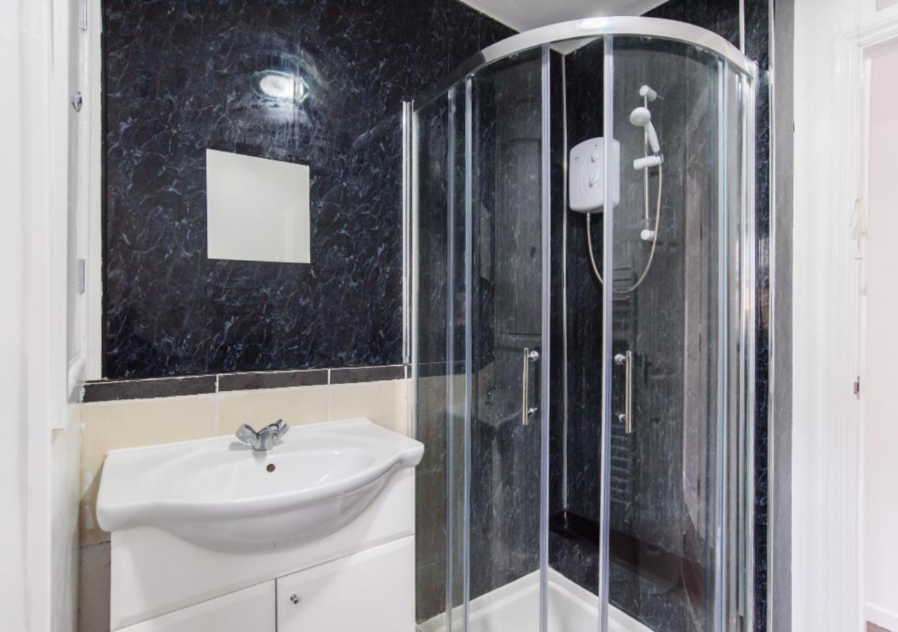 2 Bed Near Centre - By Sweet Stays *