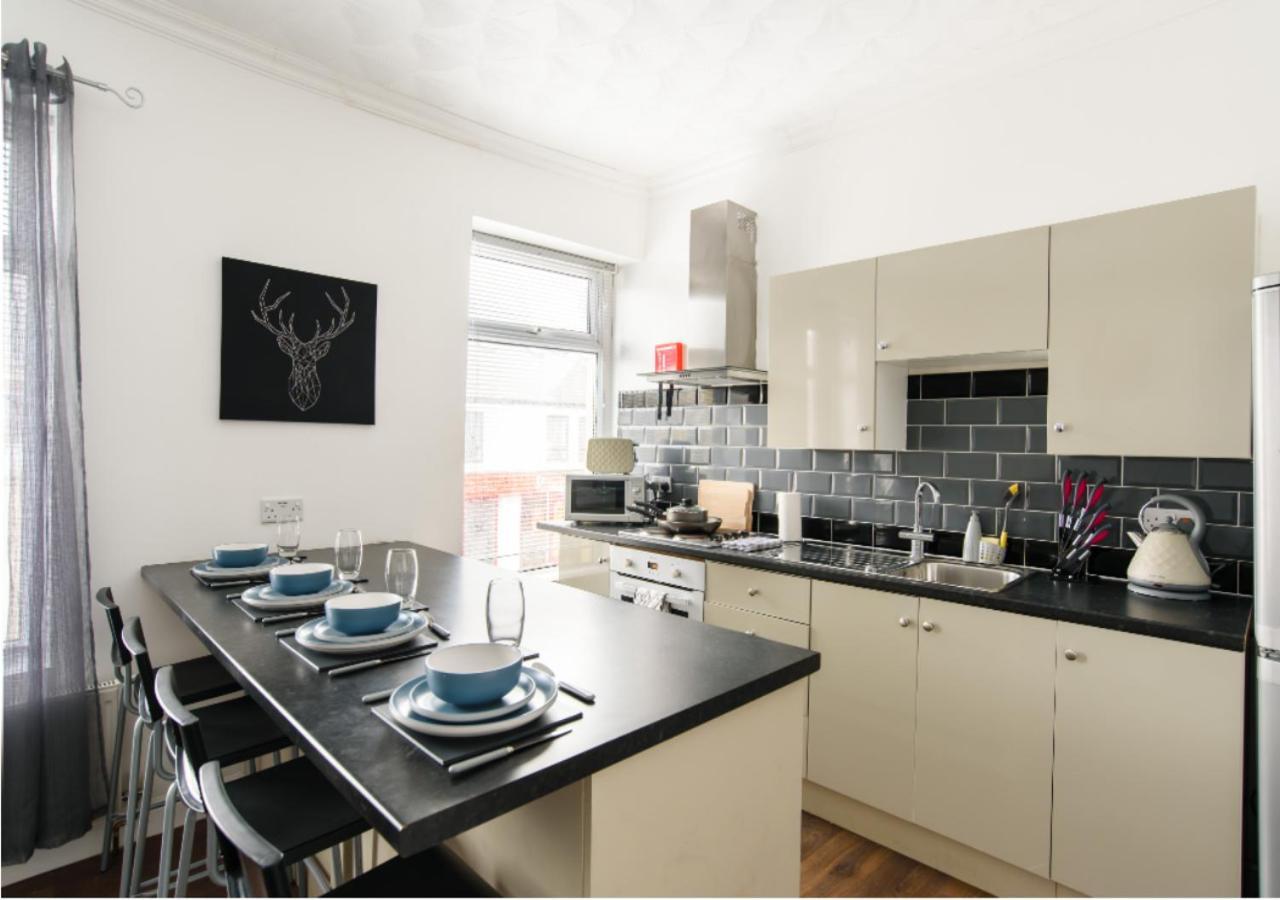 2 Bed Near Centre - By Sweet Stays Apartment Cardiff