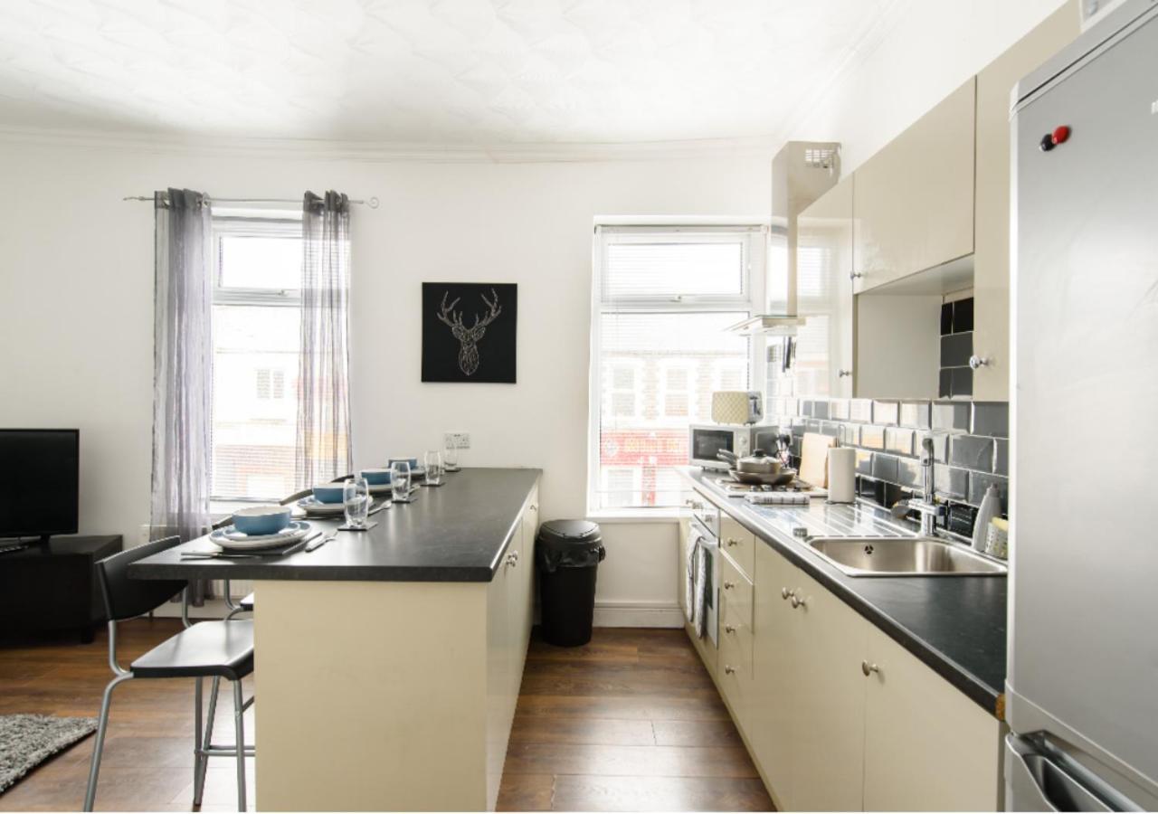 Apartment 2 Bed Near Centre - By Sweet Stays Cardiff