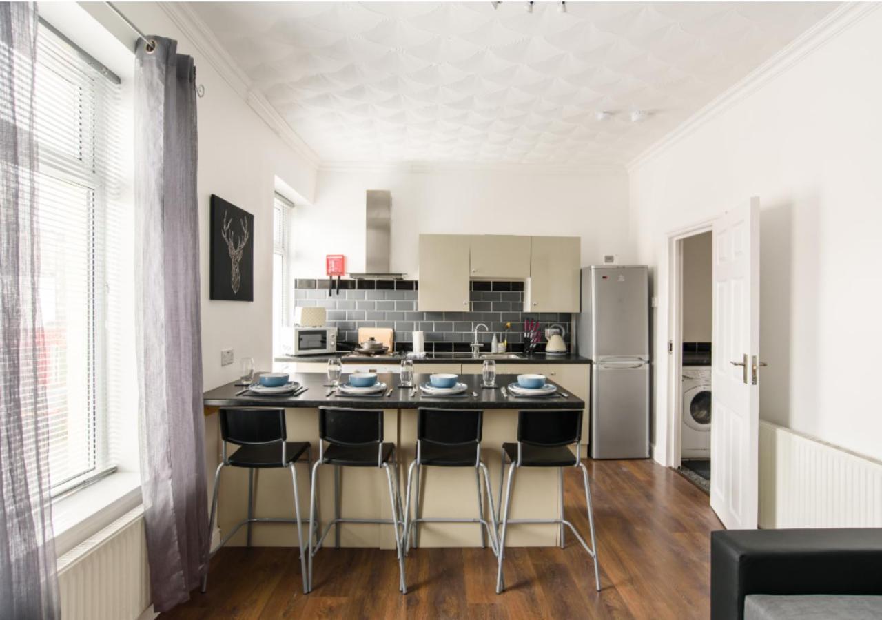 2 Bed Near Centre - By Sweet Stays Apartment