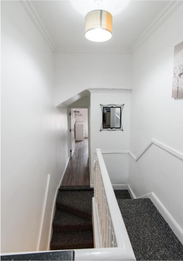 2 Bed Near Centre - By Sweet Stays Apartment Cardiff