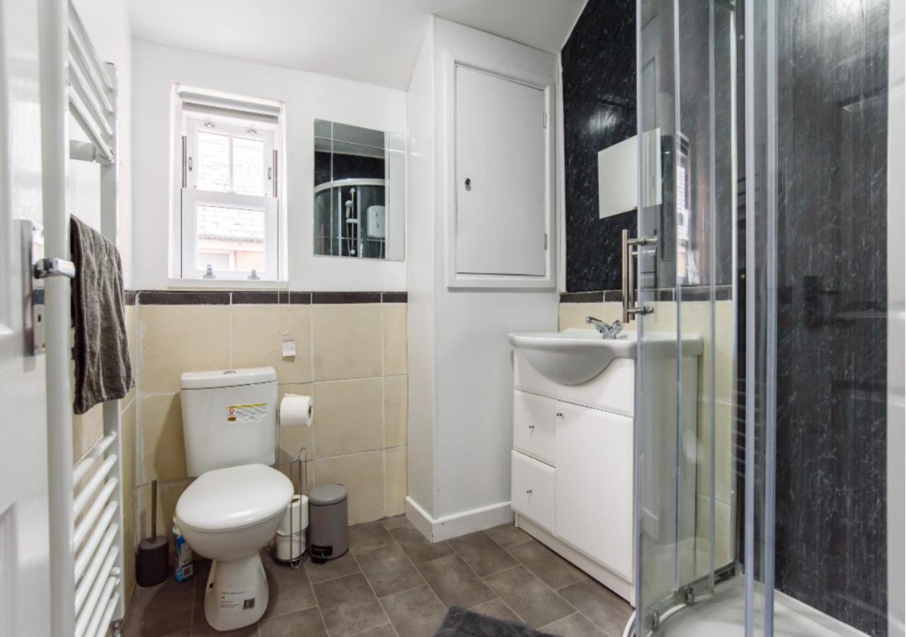 2 Bed Near Centre - By Sweet Stays *