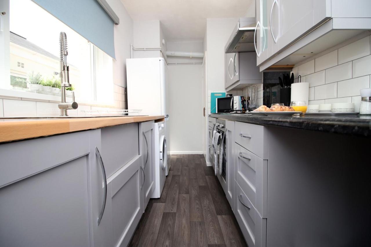 Apartment No 25 House By Ssw Close To Sleeps 4 *