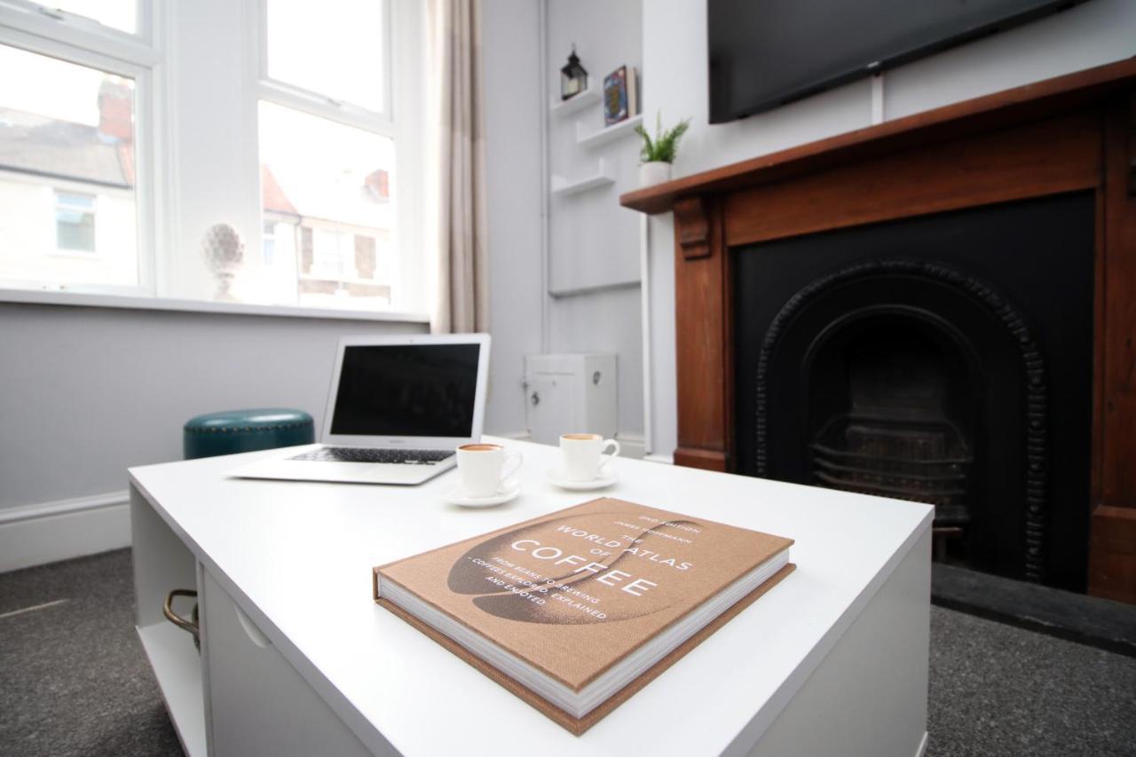 No 25 House By Ssw Close To Sleeps 4 *