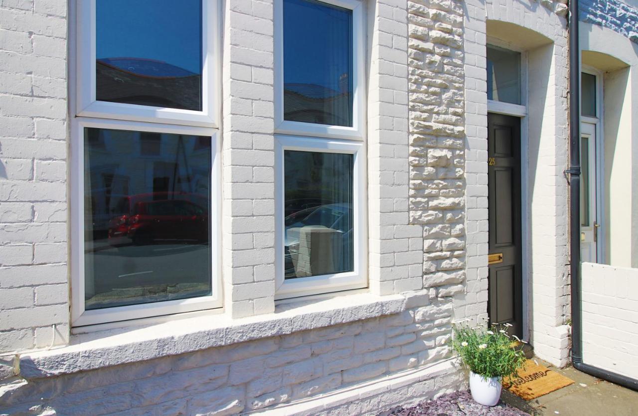 No 25 House By Ssw Close To Sleeps 4 *