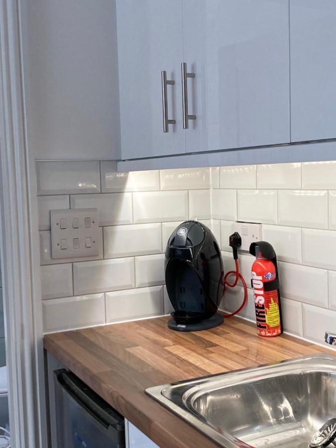 Beechfield House Modern Studio Self-contained Unit With Free Wifi And Parking And Kitchen Area 4m From Centre And Castle Apartment Cardiff
