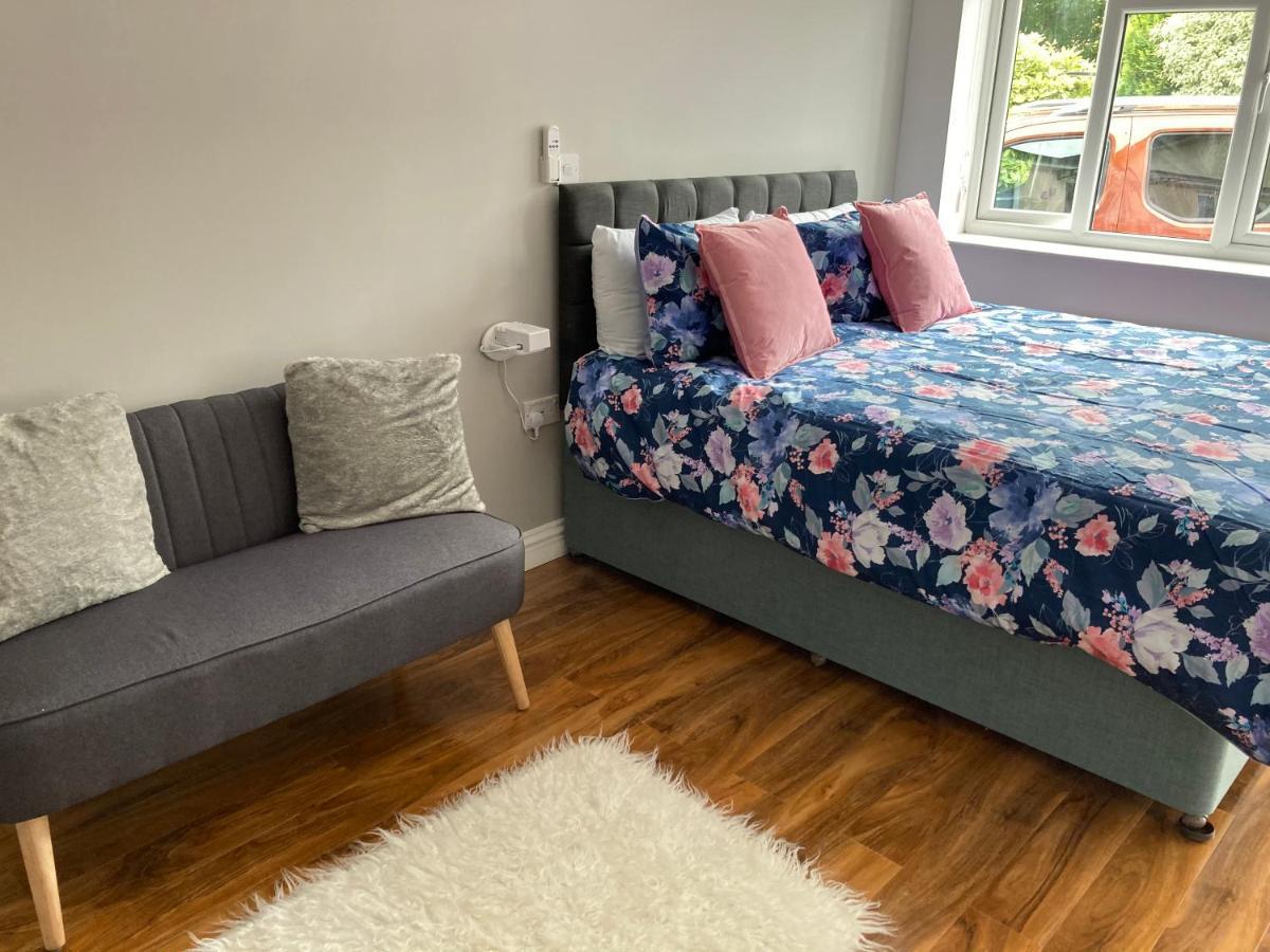 Beechfield House Modern Studio Self-contained Unit With Free Wifi And Parking And Kitchen Area 4m From Centre And Castle *