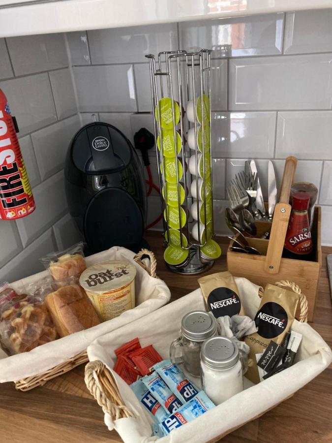 Beechfield House Modern Studio Self-contained Unit With Free Wifi And Parking And Kitchen Area 4m From Centre And Castle Apartment *