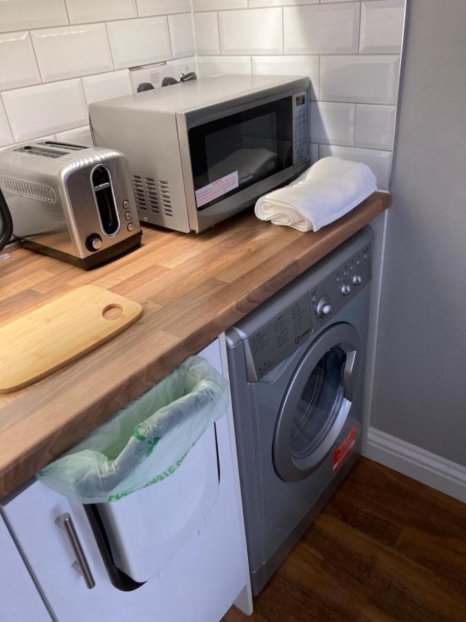Beechfield House Modern Studio Self-contained Unit With Free Wifi And Parking And Kitchen Area 4m From Centre And Castle *