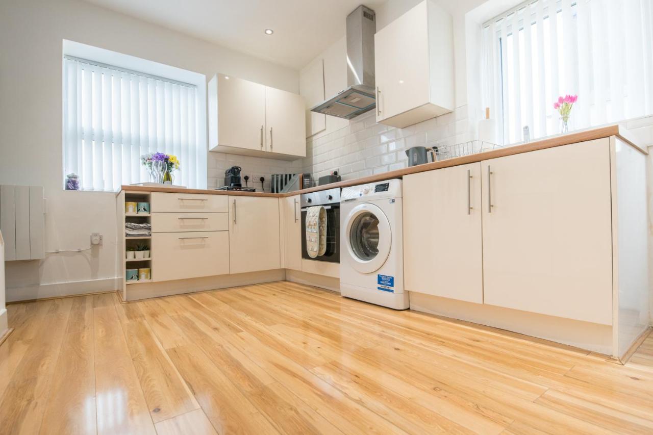 Detached Coach House Near Principality Stadium In