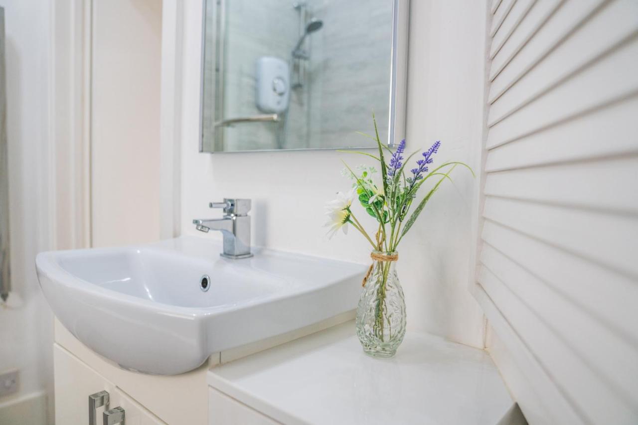 Detached Coach House Near Principality Stadium In * Cardiff