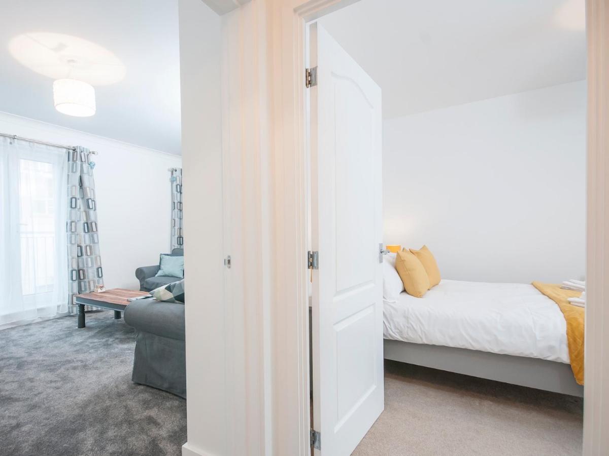 Modern 2 Bedroom Next To Bay With Parking Apartment Cardiff