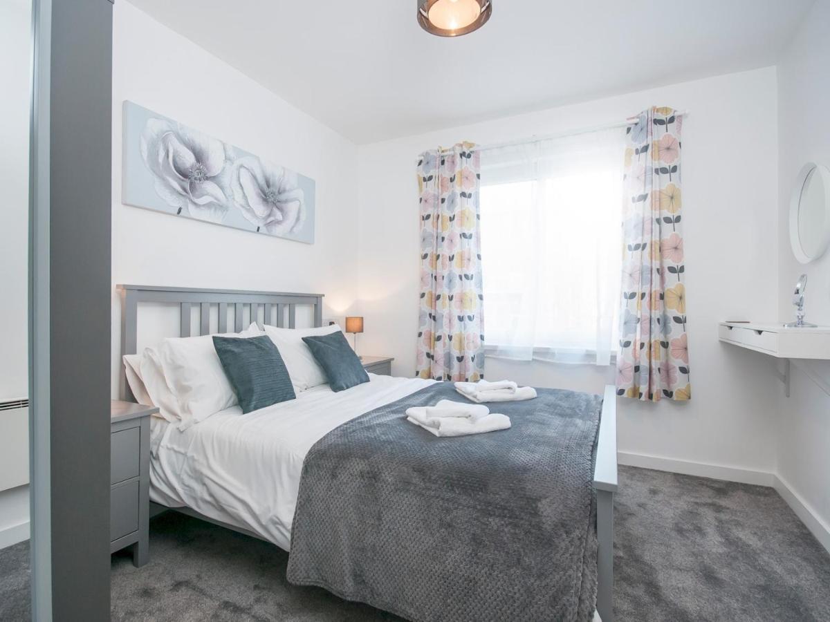 Modern 2 Bedroom Next To Bay With Parking Apartment Cardiff