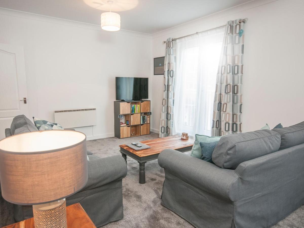 Modern 2 Bedroom Next To Bay With Parking Apartment Cardiff