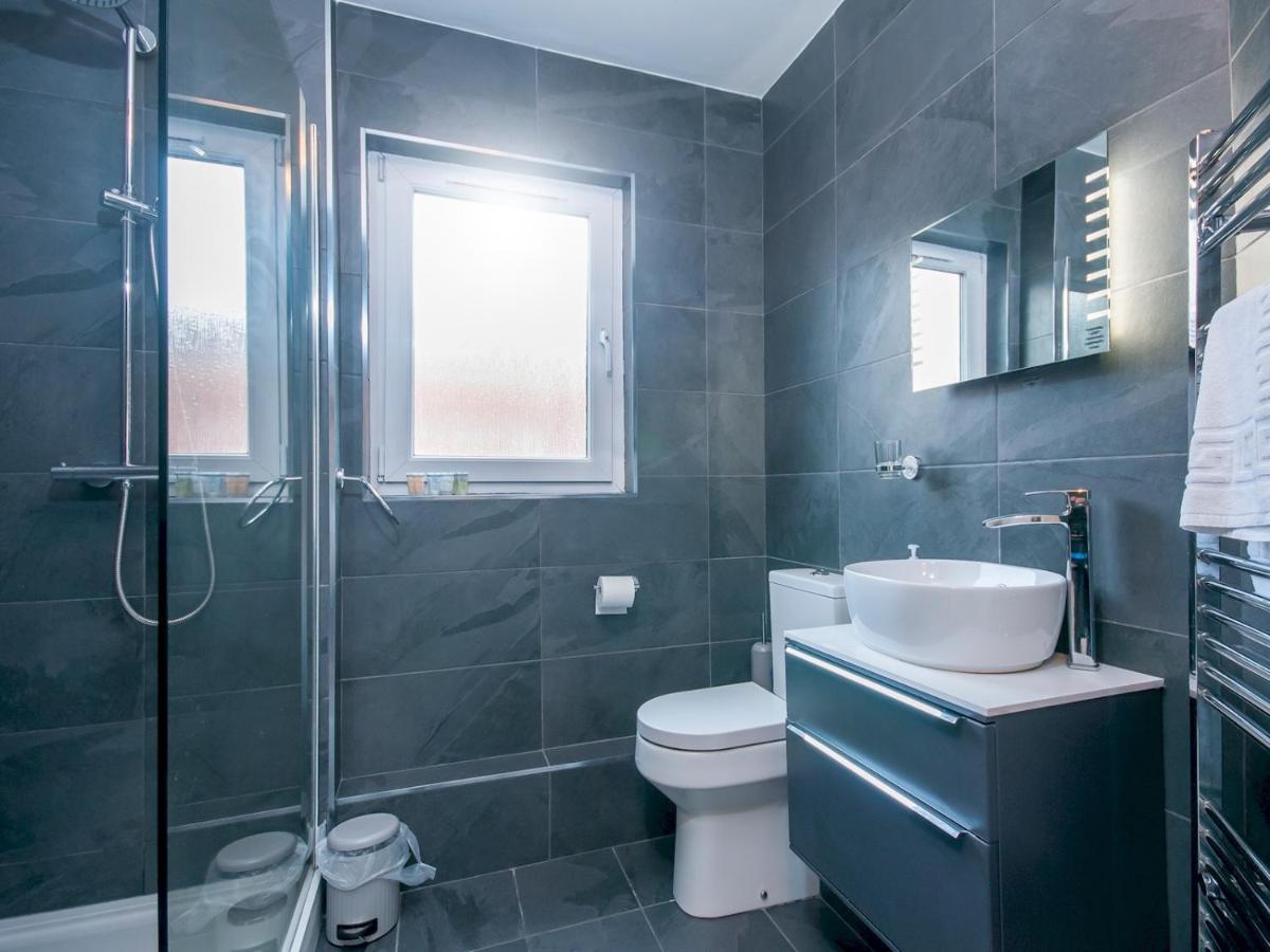 Apartment Modern 2 Bedroom Next To Bay With Parking Cardiff