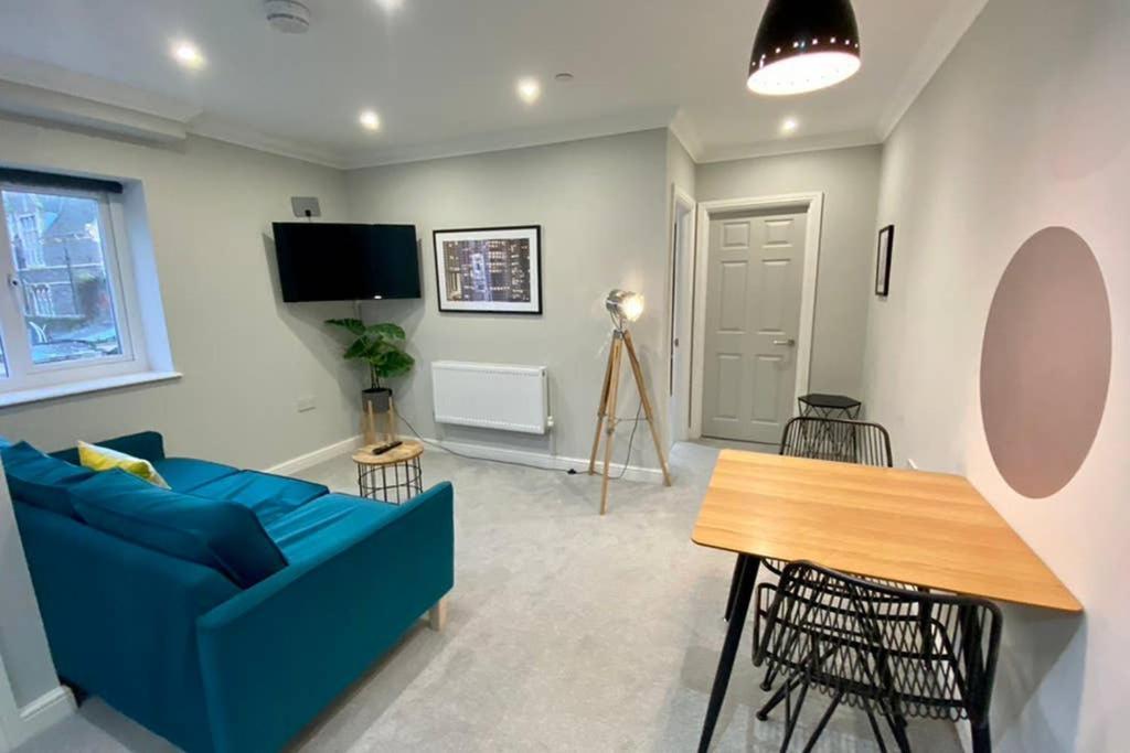 Stylish For 2 Nr Centre & Victoria Park Apartment Cardiff