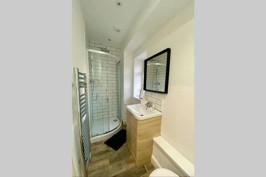 Stylish For 2 Nr Centre & Victoria Park Apartment Cardiff