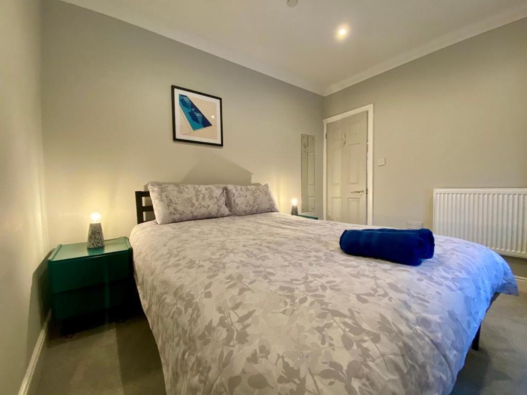 Stylish Modern Near Parks & Centre Apartment