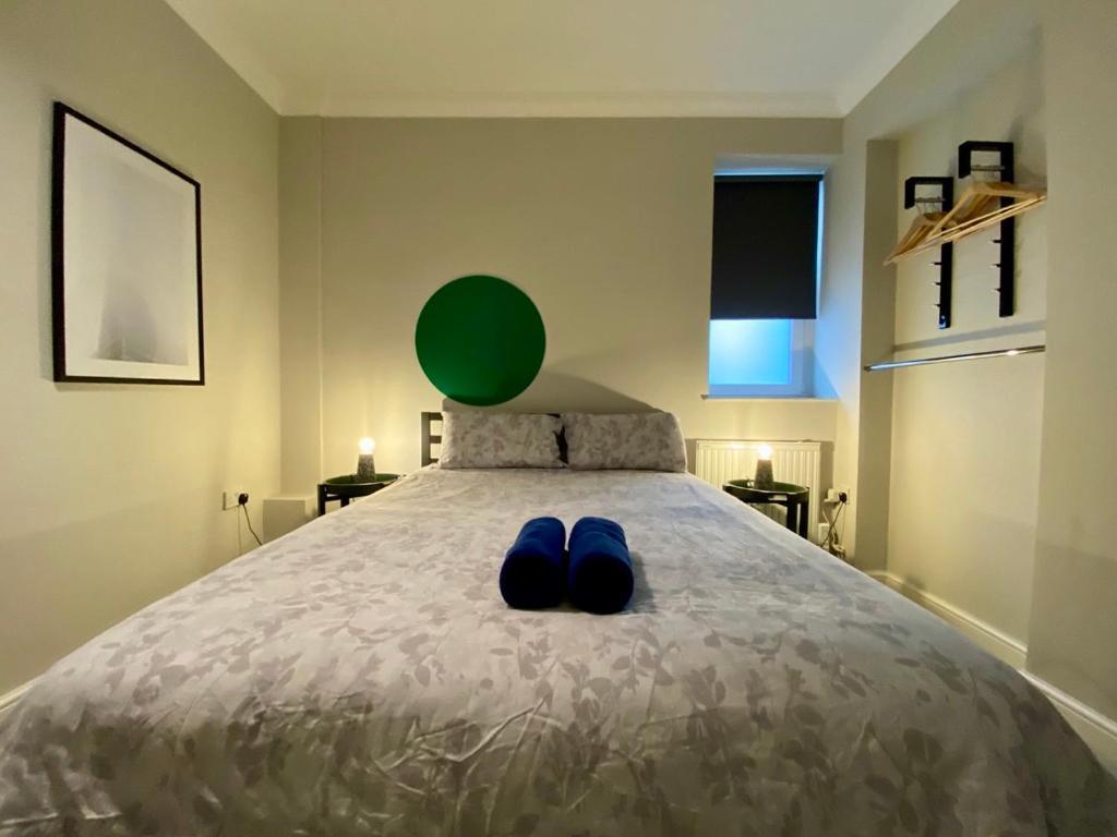 Stylish Modern Near Parks & Centre