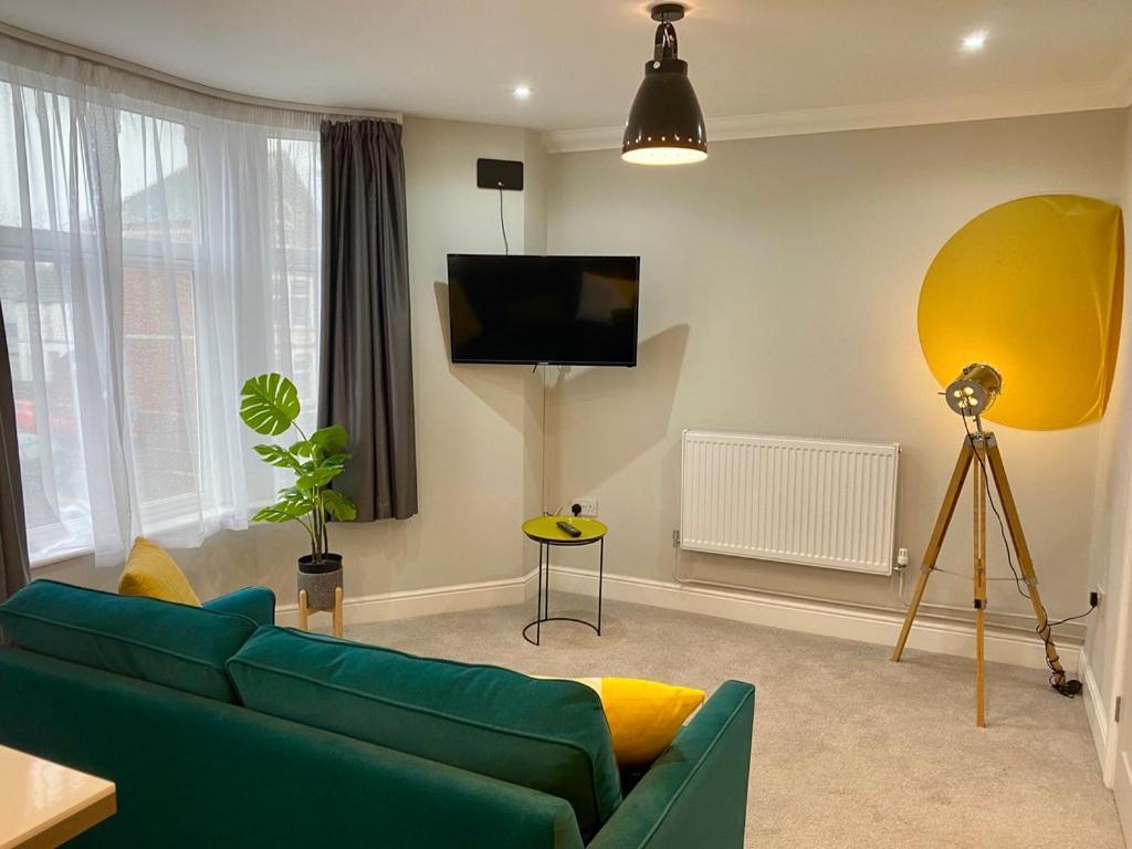 Apartment Stylish Modern Near Parks & Centre