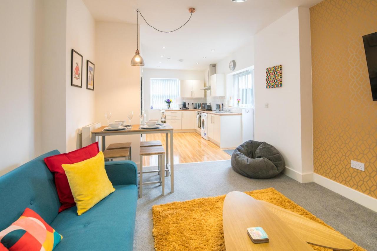 Detached Coach House Near Principality Stadium In *