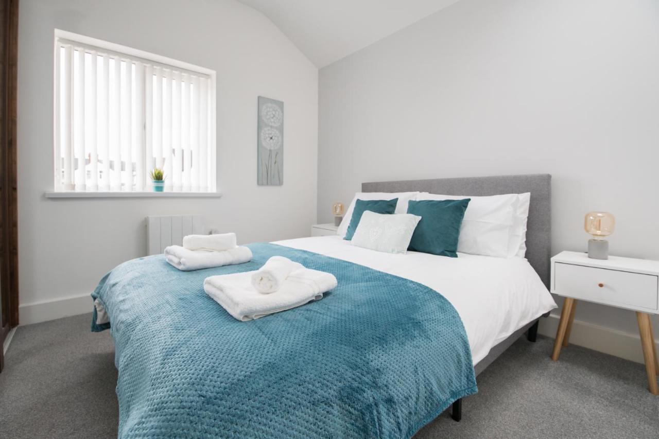 Detached Coach House Near Principality Stadium In *