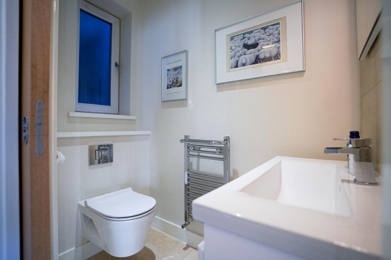 Royal Stuart Lane - Townhouse By The Bay With Parking Cardiff