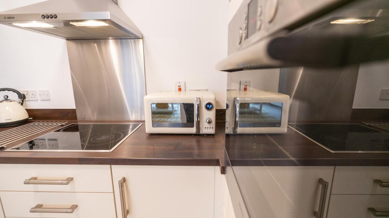 Hansen Court - Stylish Bay With Parking And River Views Apartment *