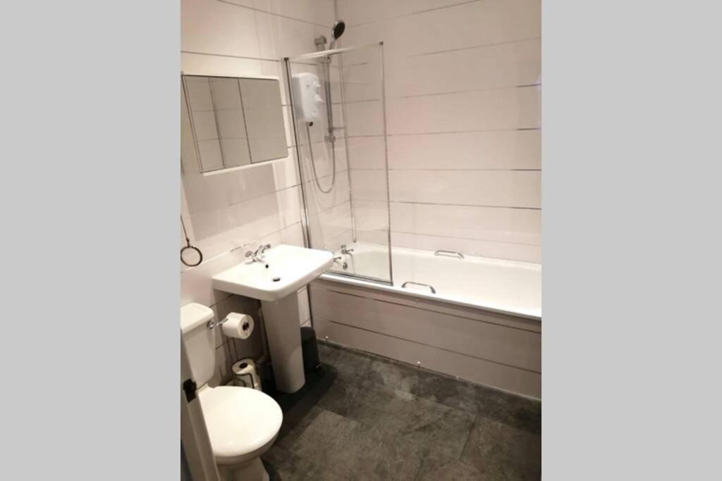 A Modern 2 Bedroom Close To The Centre