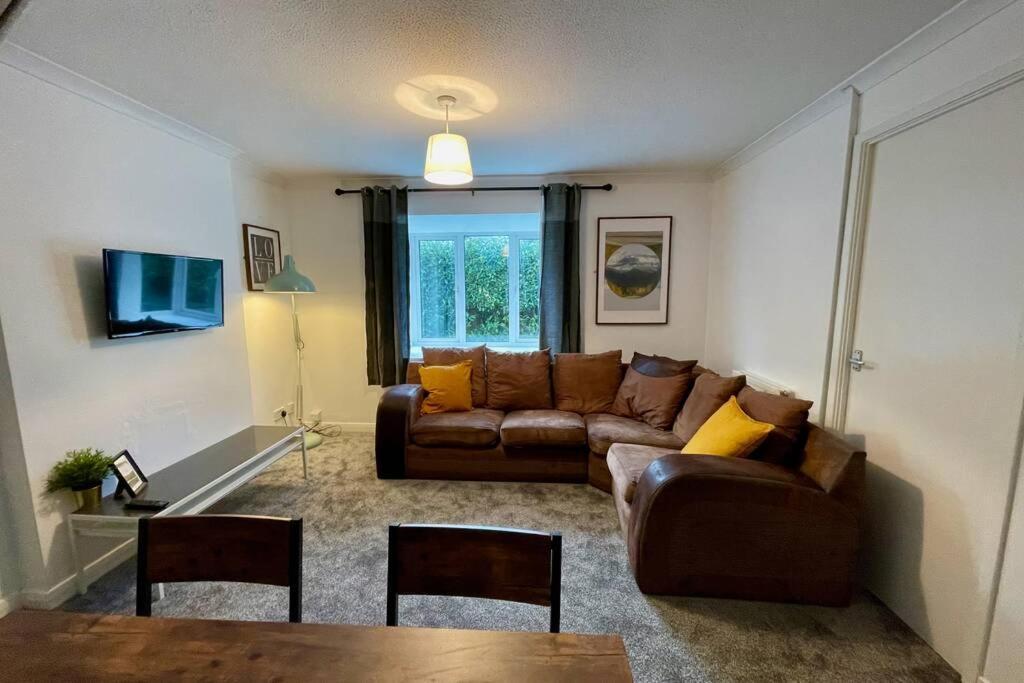 House Near Llandaff For Up To 6 With Parking *