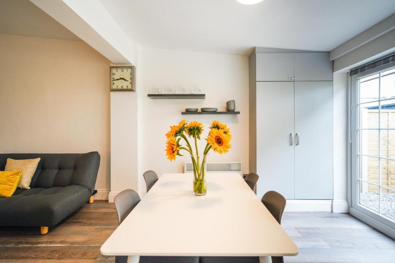 Private, Detached Annex With On-street Parking Holiday home