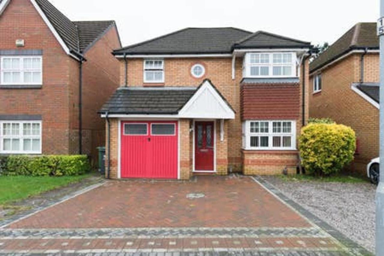 Modern 4 Bedroom Detached House In *