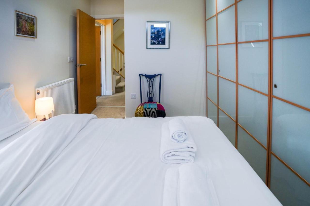 Holiday home Royal Stuart Lane - Townhouse By The Bay With Parking *